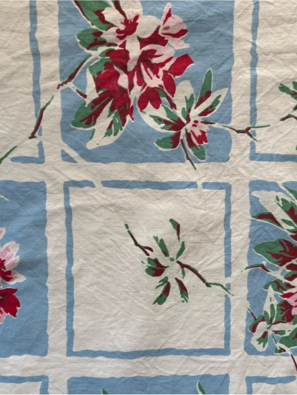 Vintage 1940-1950’s Cotton Tablecloth Flower Boquets 35” X 31”